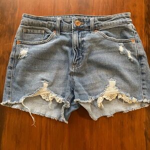 Jean shorts with lace trim